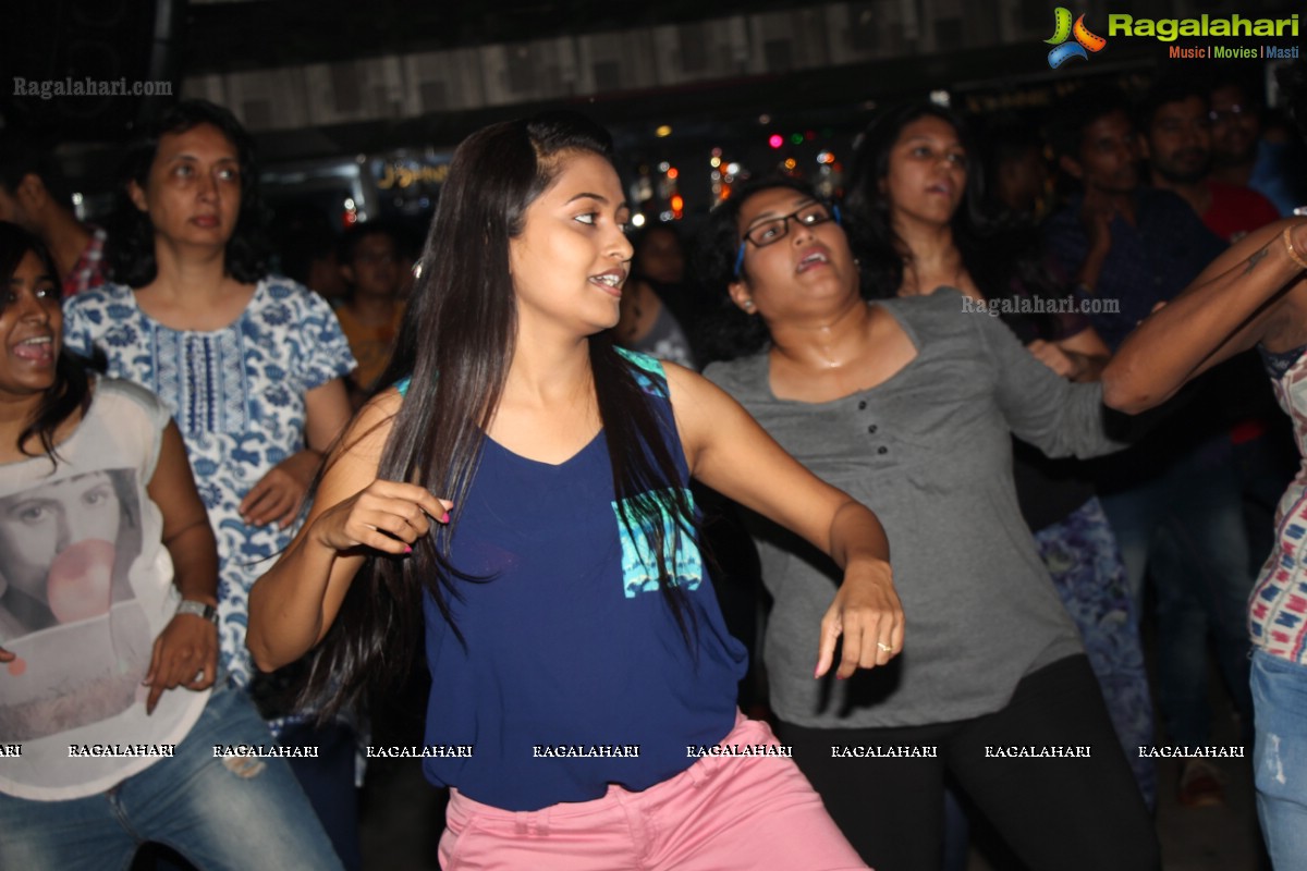 Zumba Fitness Dance Party with Bobby Zin, Meenakshi and Shefali