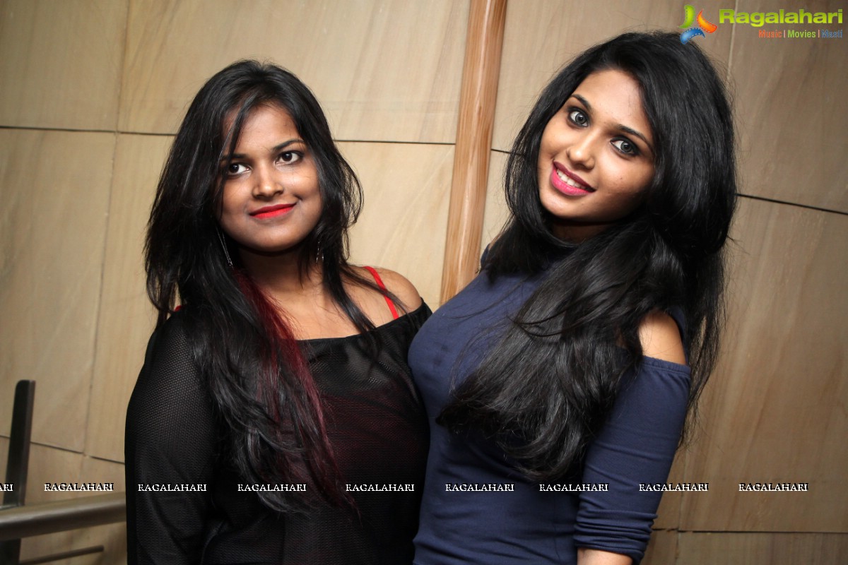 Bollywood Weekend Party with DJ Piyush Bajaj at Playboy Club