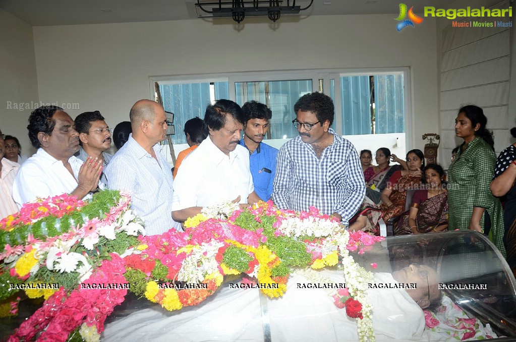 Celebrities pay condolence to C Narayana Reddy