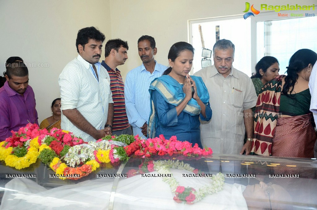 Celebrities pay condolence to C Narayana Reddy