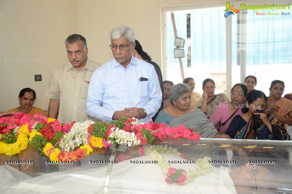 Celebrities pay condolence to C Narayana Reddy