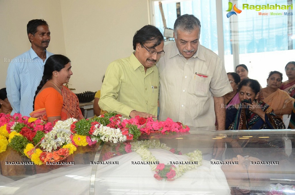 Celebrities pay condolence to C Narayana Reddy