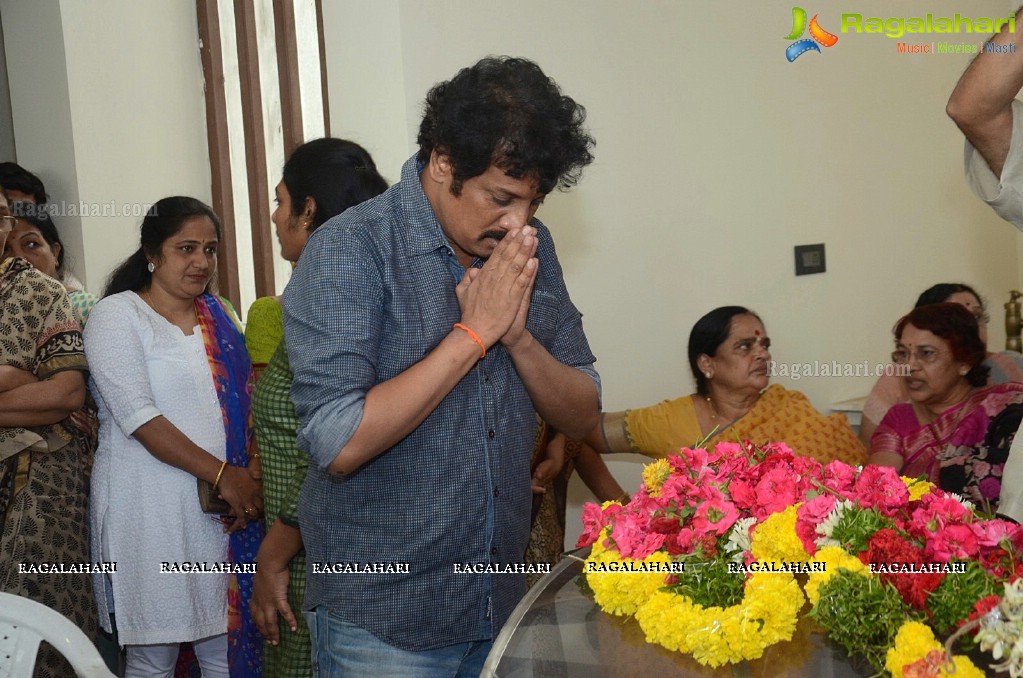 Celebrities pay condolence to C Narayana Reddy