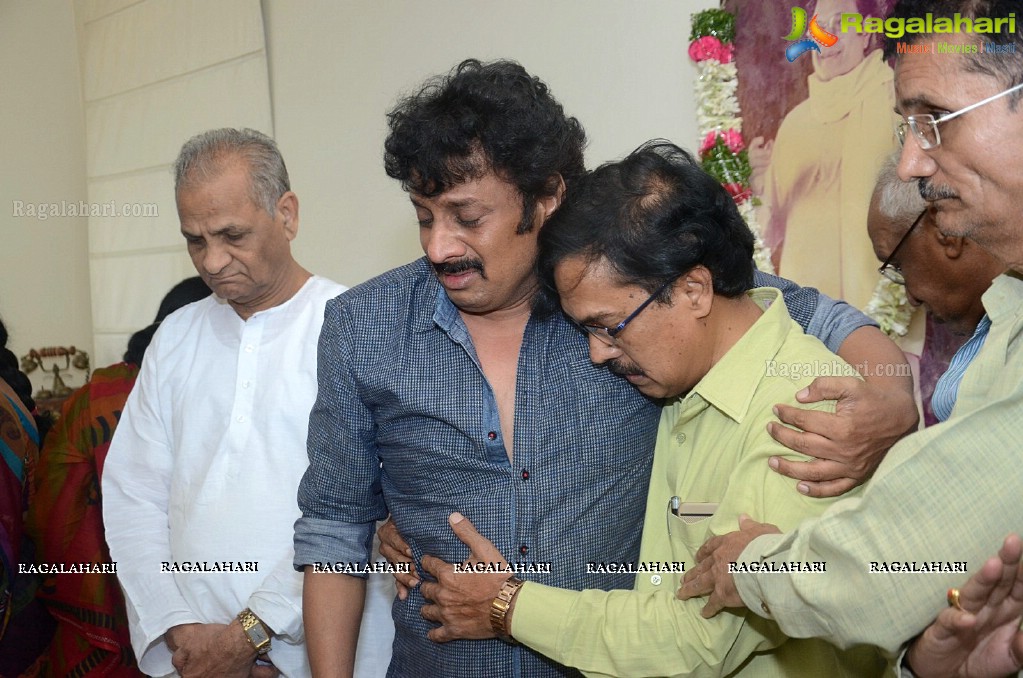 Celebrities pay condolence to C Narayana Reddy