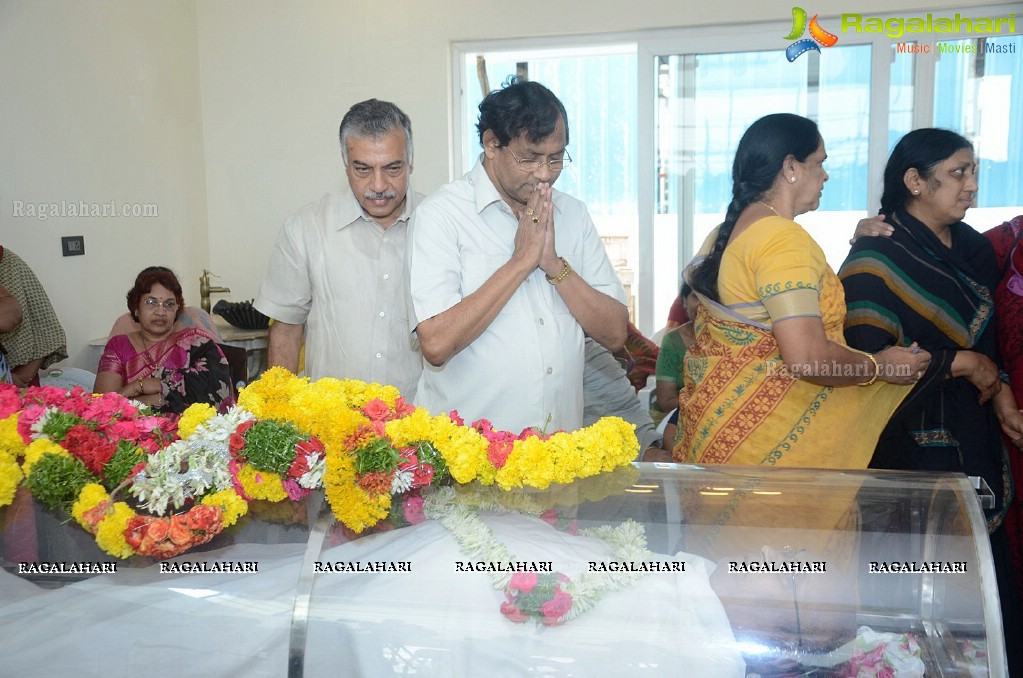 Celebrities pay condolence to C Narayana Reddy