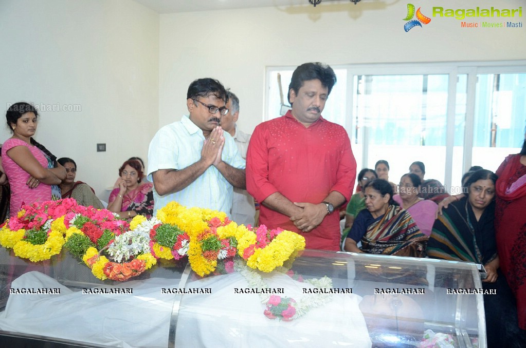 Celebrities pay condolence to C Narayana Reddy