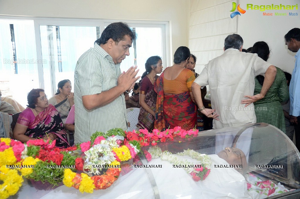 Celebrities pay condolence to C Narayana Reddy