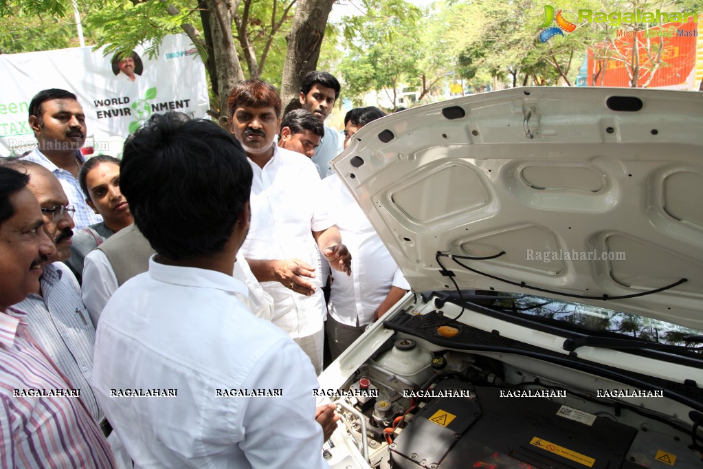 Mayor of Hyderabad Launches First E- taxis in Hyderabad