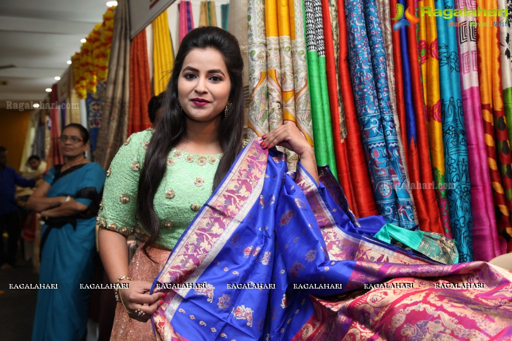 Komali launches Silk India Expo at Sri Raja Rajeshwari Gardens, Secunderabad