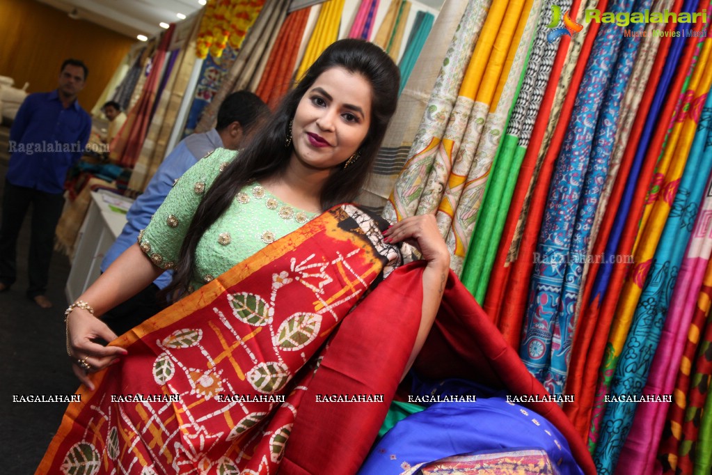 Komali launches Silk India Expo at Sri Raja Rajeshwari Gardens, Secunderabad