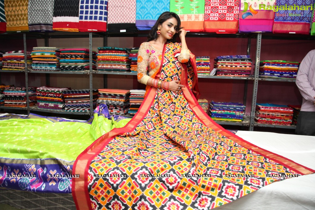 Poojaa Singh inaugurates Pochampally IKAT Art Mela at NSIC Exhibition Center, Kushaiguda, Hyderabad