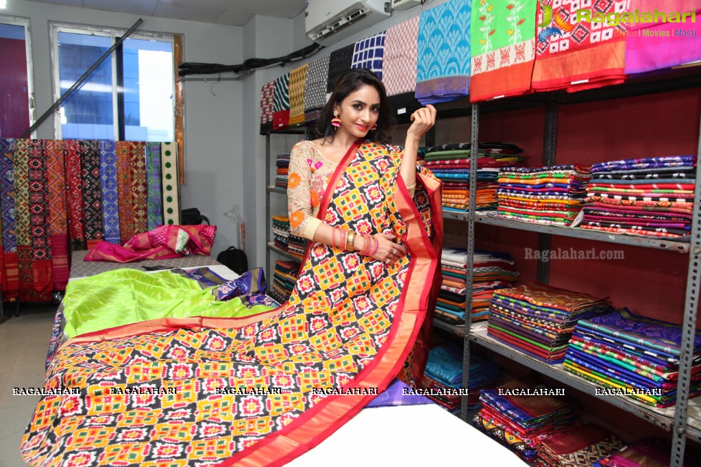 Poojaa Singh inaugurates Pochampally IKAT Art Mela at NSIC Exhibition Center, Kushaiguda, Hyderabad