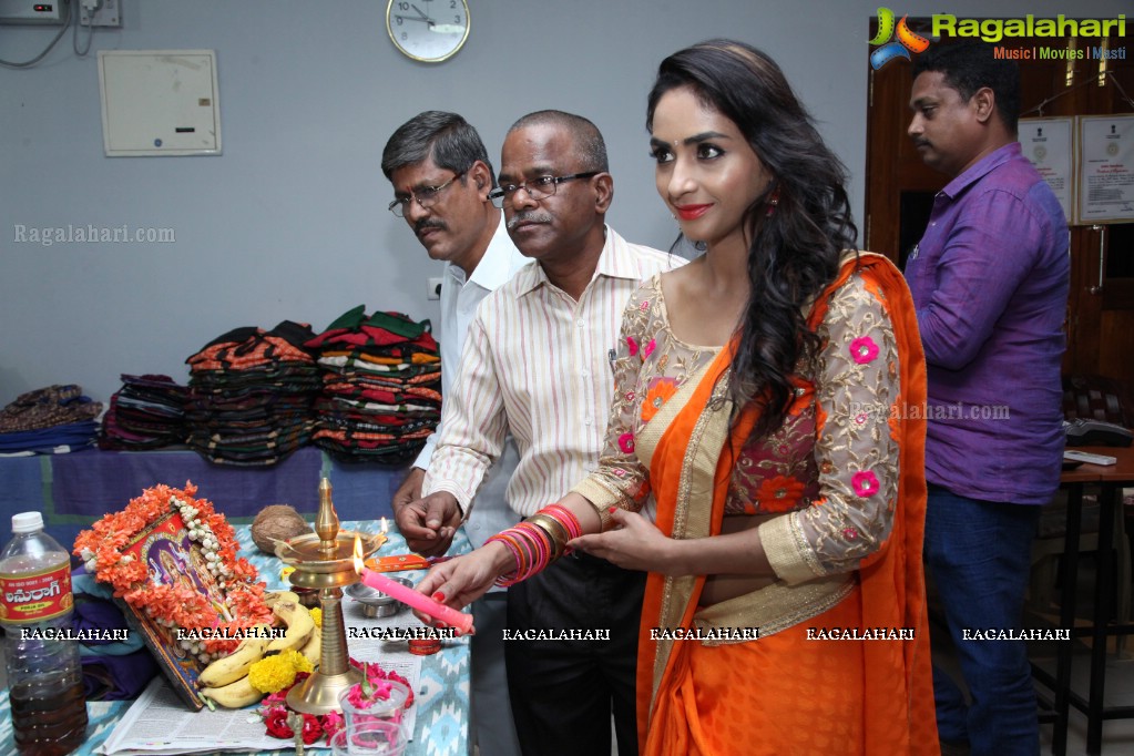 Poojaa Singh inaugurates Pochampally IKAT Art Mela at NSIC Exhibition Center, Kushaiguda, Hyderabad