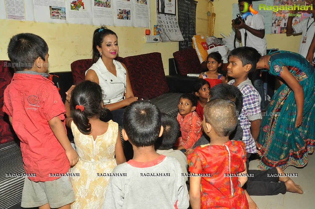 Sanjjanaa visits Serve Needy Voluntary Organization, Hyderabad