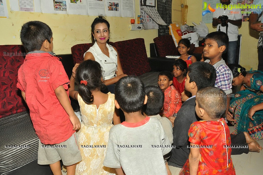 Sanjjanaa visits Serve Needy Voluntary Organization, Hyderabad