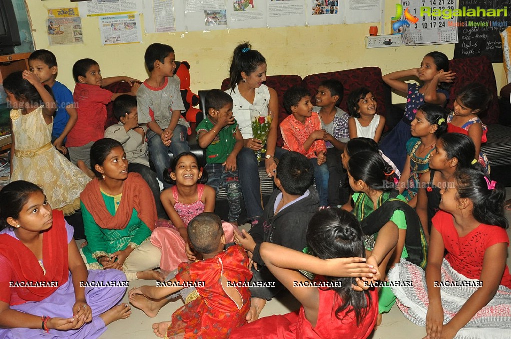 Sanjjanaa visits Serve Needy Voluntary Organization, Hyderabad