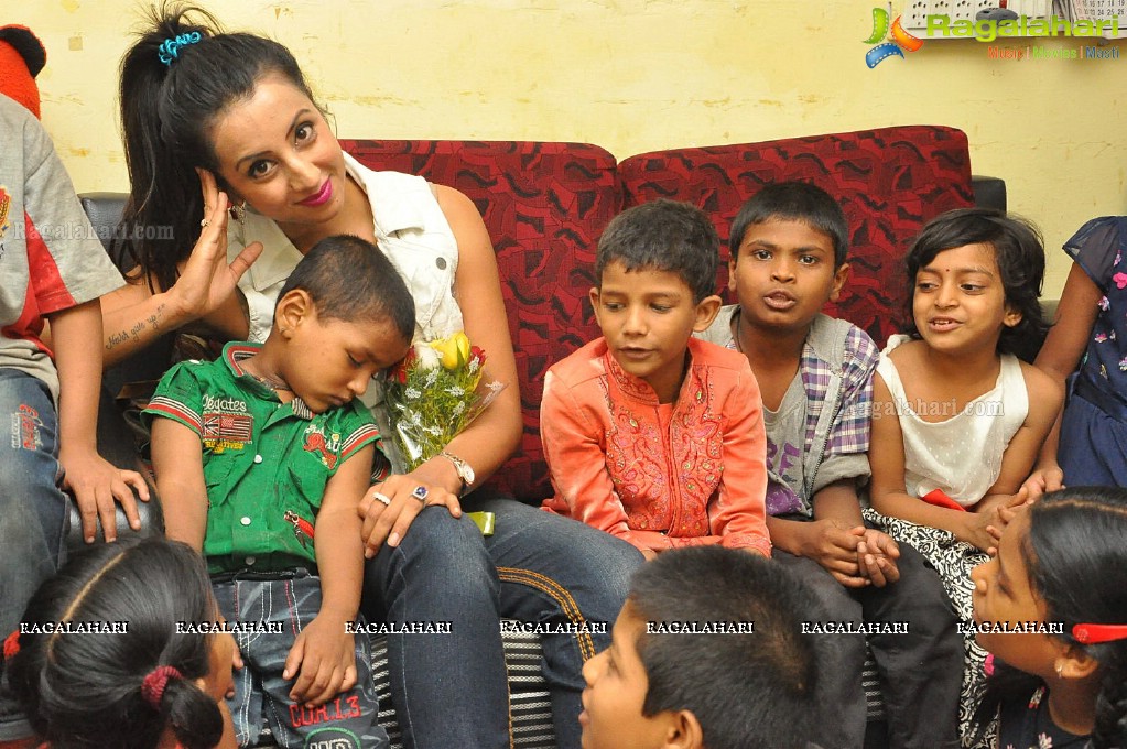 Sanjjanaa visits Serve Needy Voluntary Organization, Hyderabad