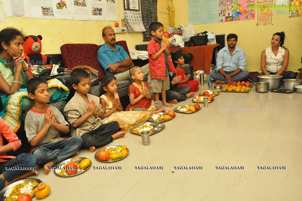 Sanjjanaa visits Serve Needy Voluntary Organization, Hyderabad