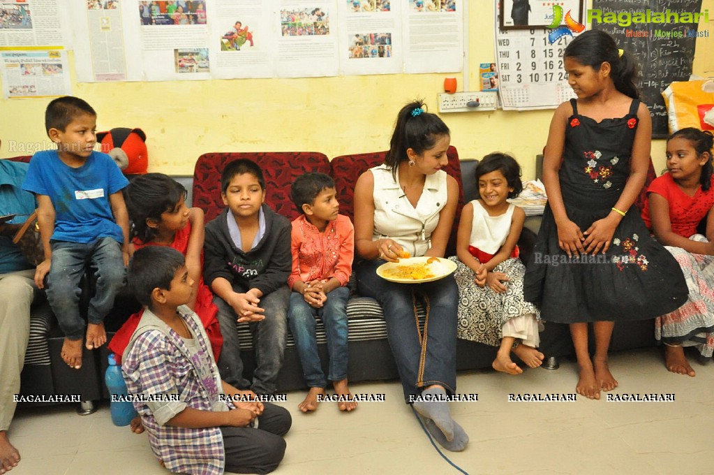 Sanjjanaa visits Serve Needy Voluntary Organization, Hyderabad