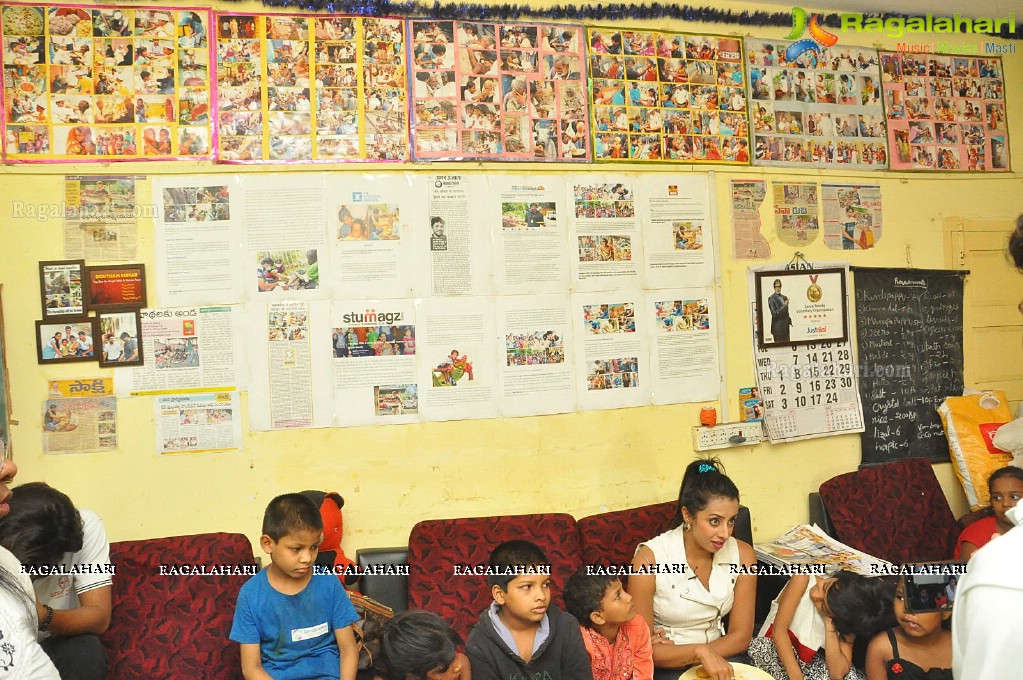 Sanjjanaa visits Serve Needy Voluntary Organization, Hyderabad