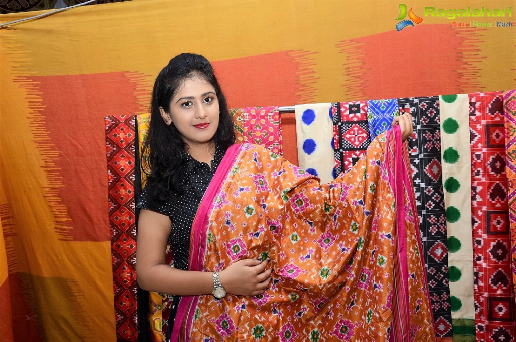 Sapna Prakash Chugani inaugurates Pochampally IKAT Art Mela