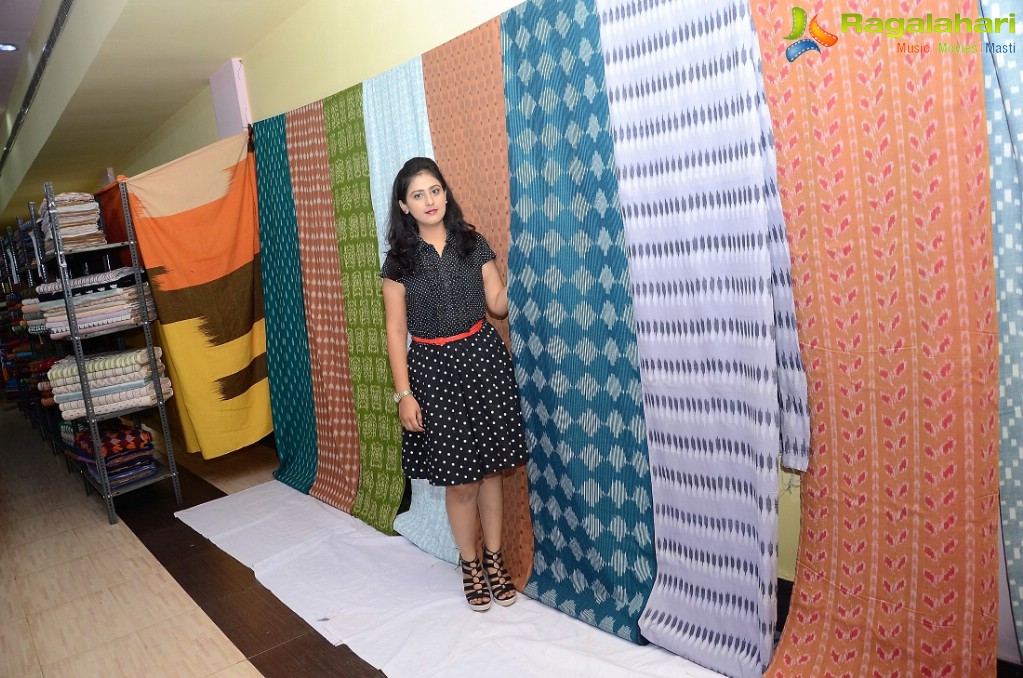 Sapna Prakash Chugani inaugurates Pochampally IKAT Art Mela