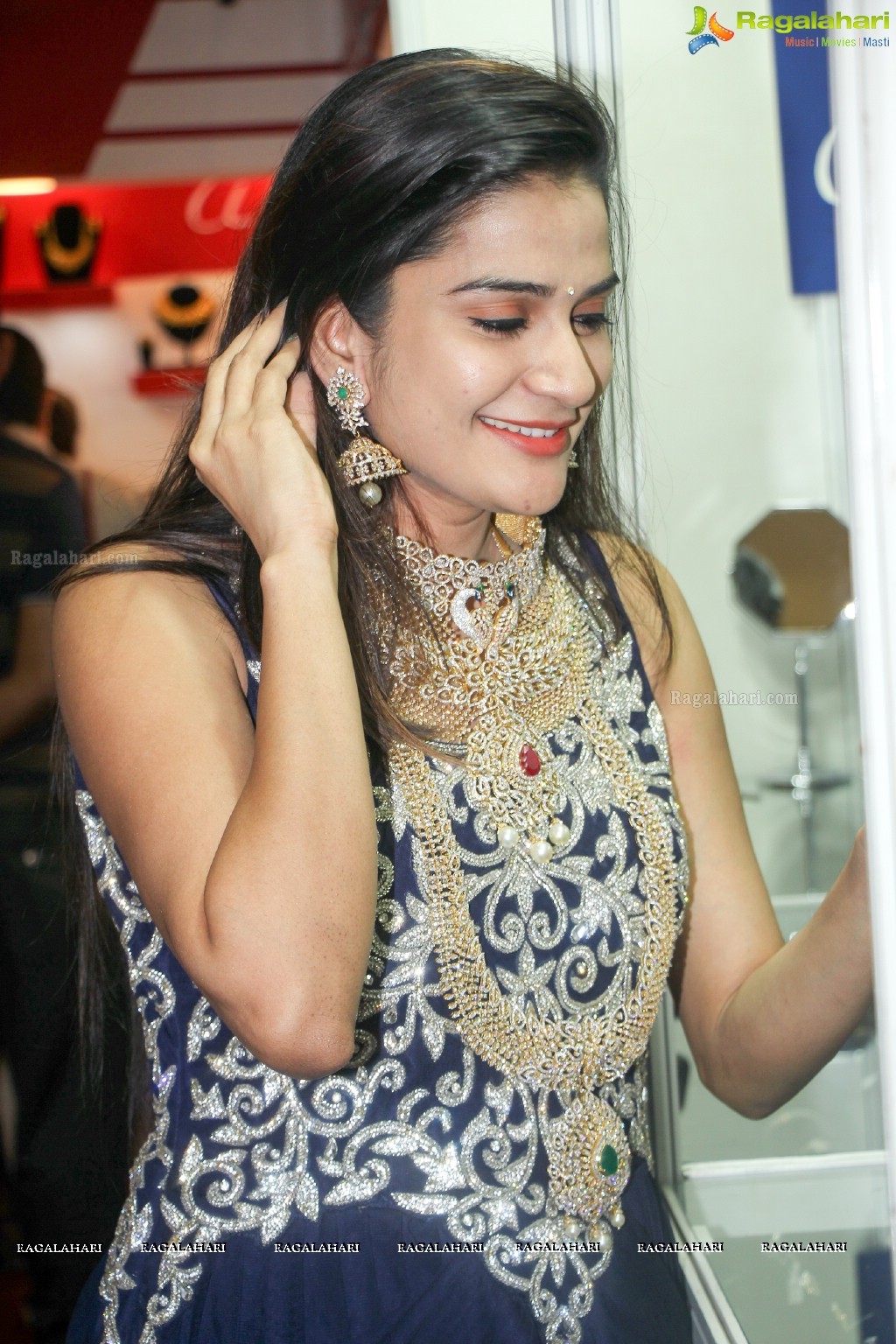 Jenny Honey inaugurates The Jewellery Expo at Novotel, Vizag