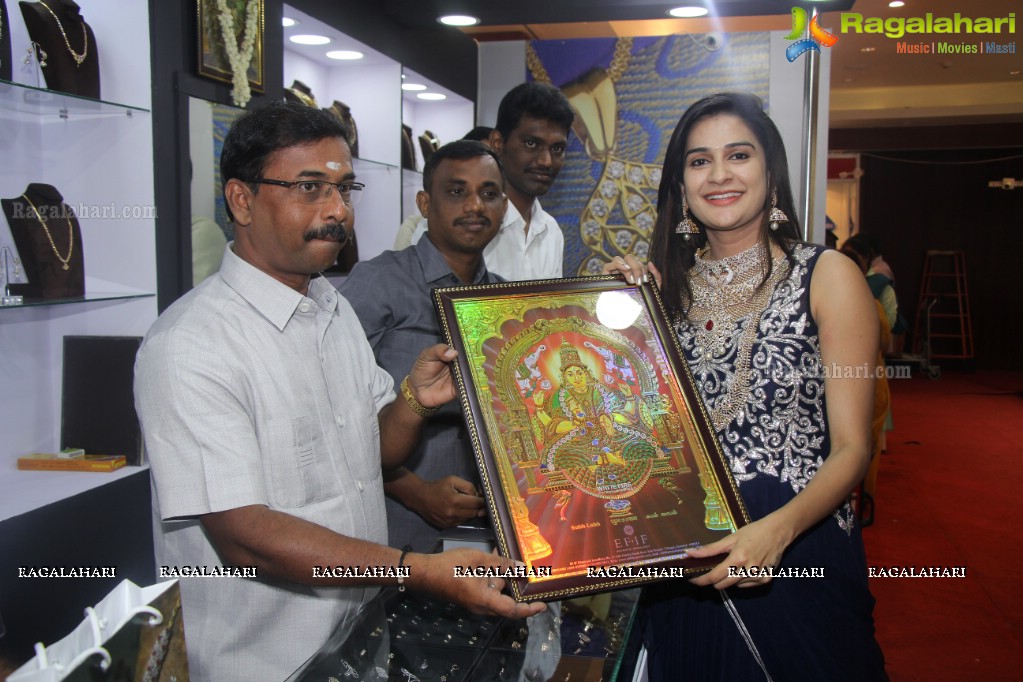 Jenny Honey inaugurates The Jewellery Expo at Novotel, Vizag