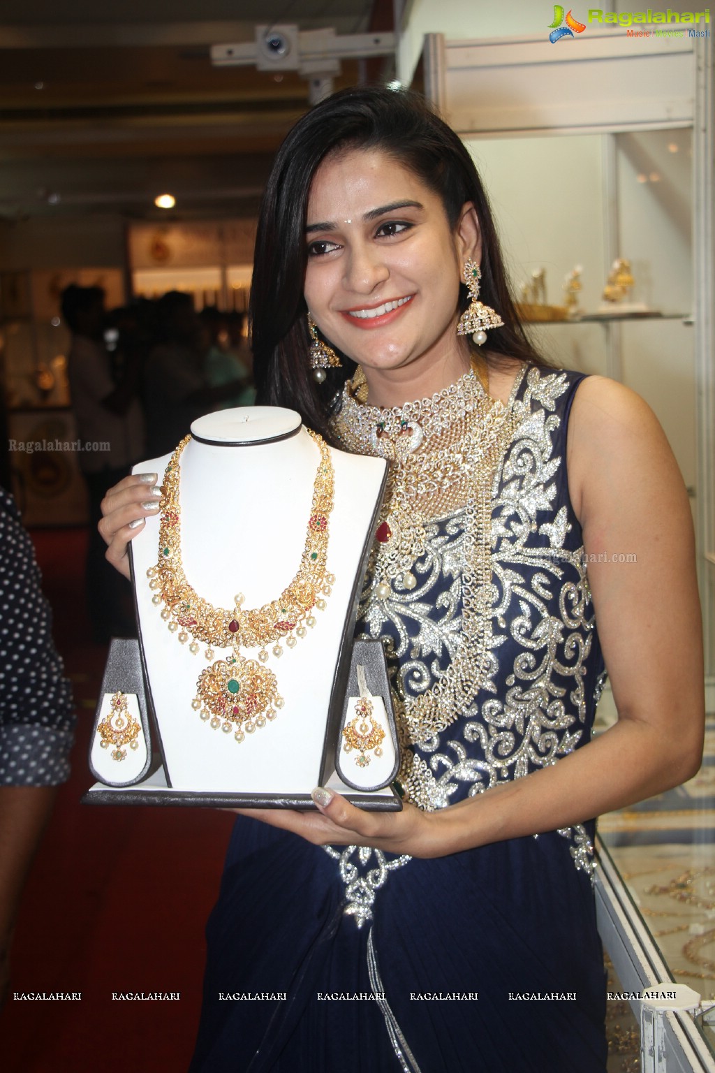 Jenny Honey inaugurates The Jewellery Expo at Novotel, Vizag