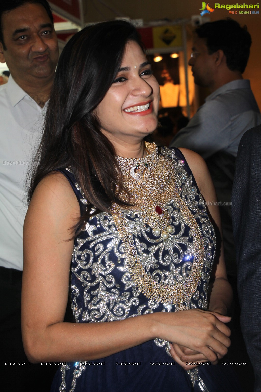 Jenny Honey inaugurates The Jewellery Expo at Novotel, Vizag