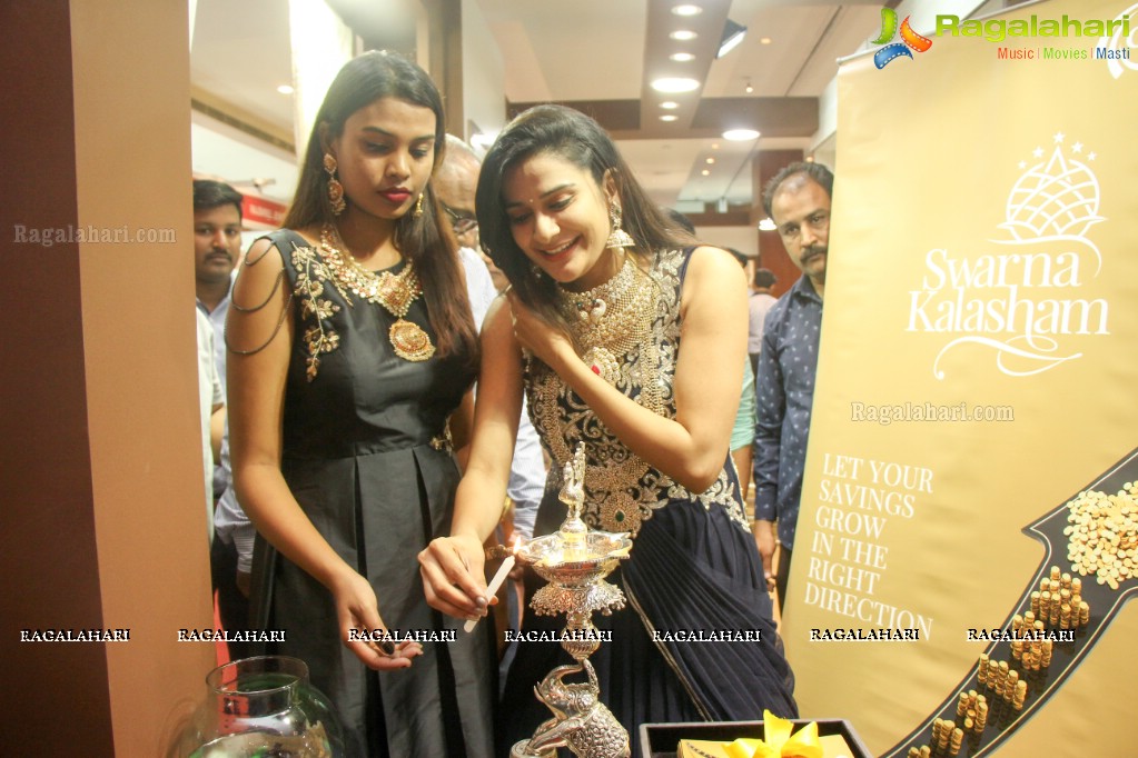 Jenny Honey inaugurates The Jewellery Expo at Novotel, Vizag