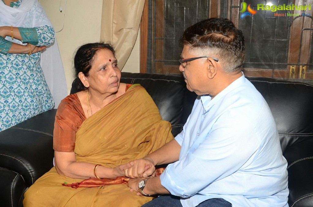 Chiranjeevi and Allu Aravind paid tribute to Nandagopal