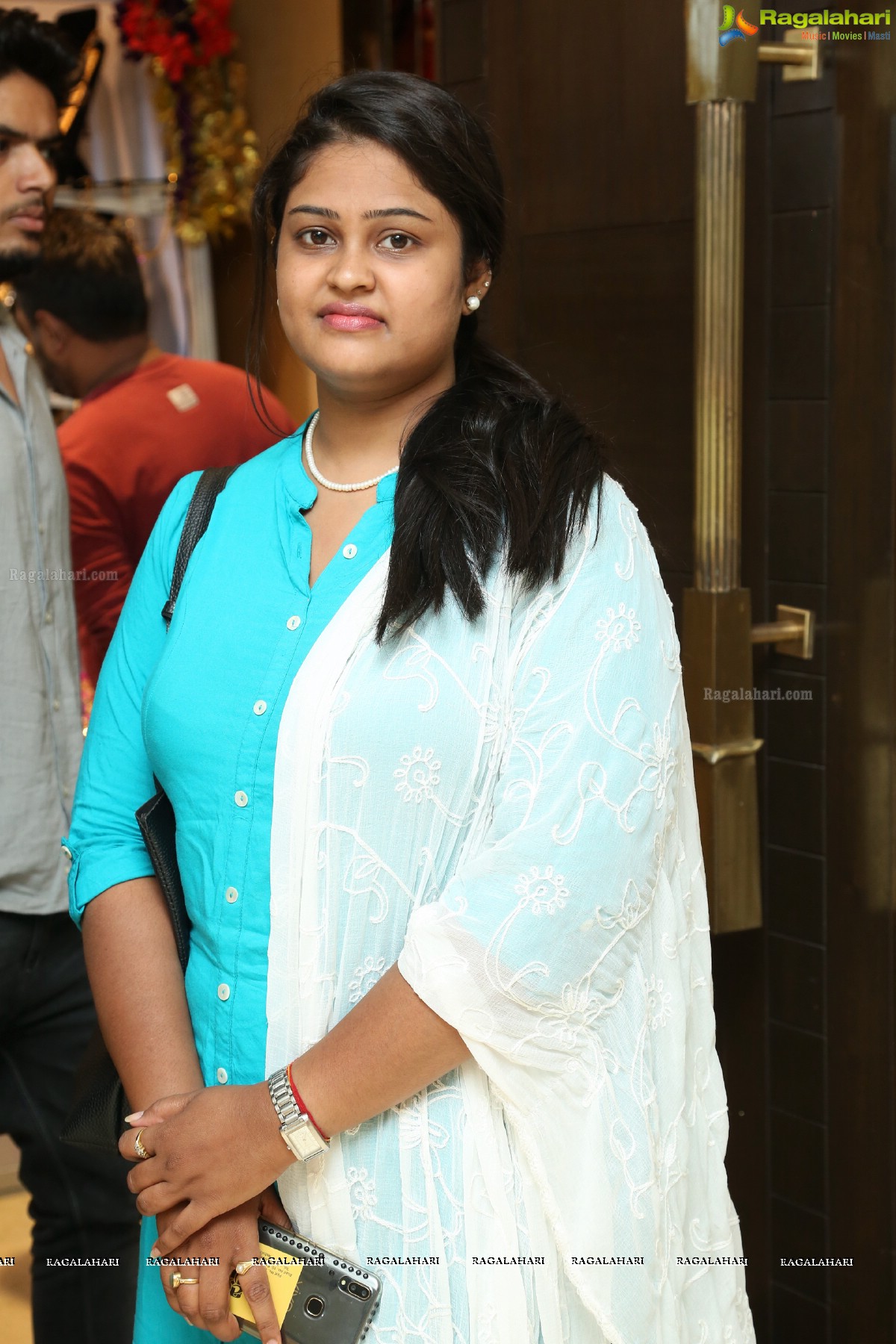 Priya Augustin inaugurates Akritti Elite Exhibition and Sale at Taj Deccan