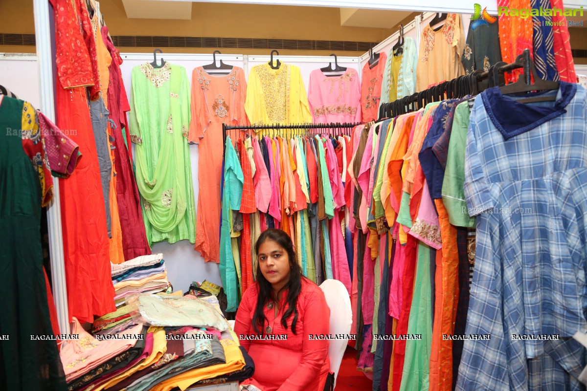 Priya Augustin inaugurates Akritti Elite Exhibition and Sale at Taj Deccan