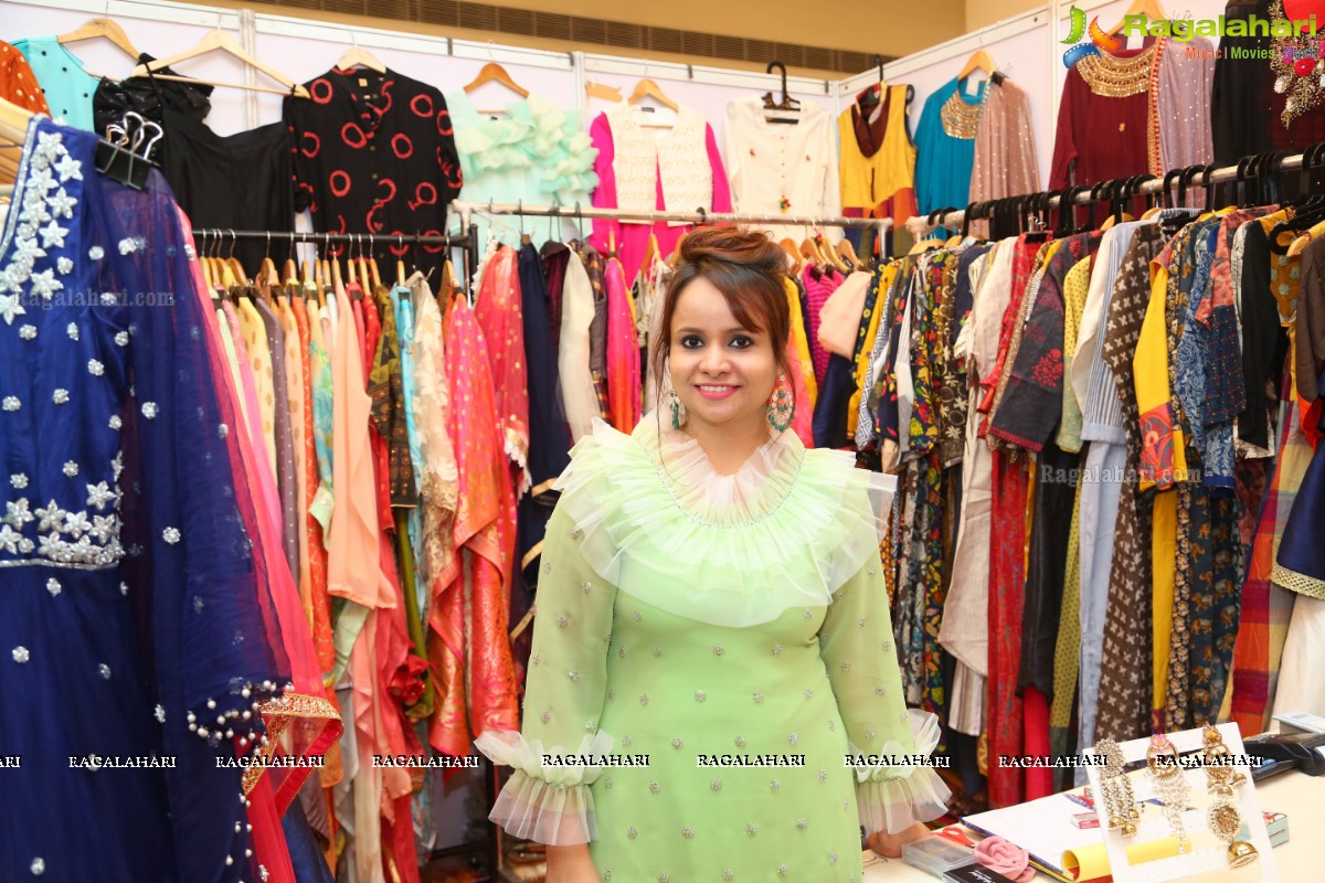 Priya Augustin inaugurates Akritti Elite Exhibition and Sale at Taj Deccan