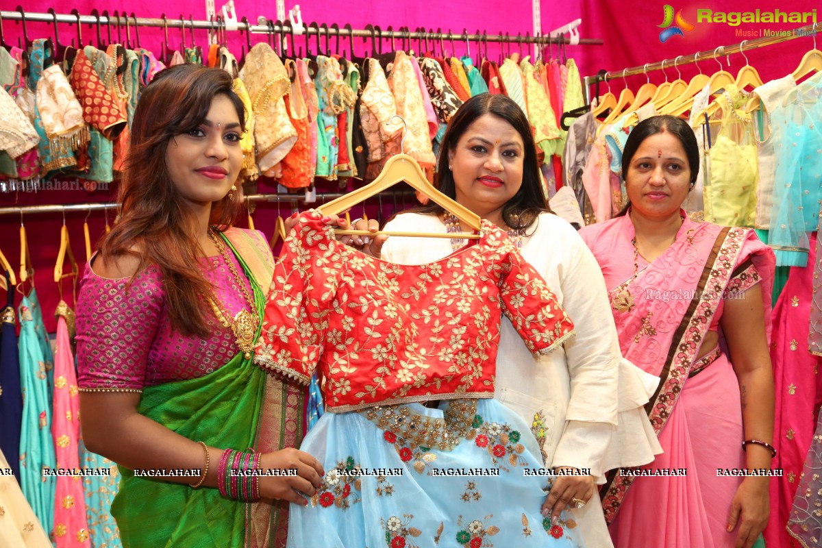 Priya Augustin inaugurates Akritti Elite Exhibition and Sale at Taj Deccan