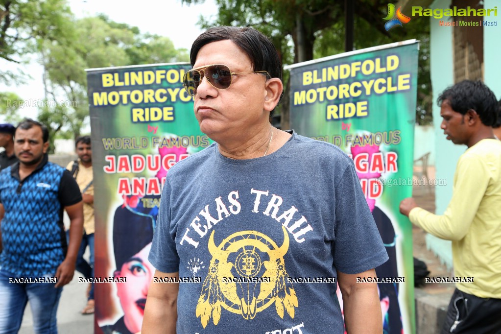 Blindfold Motor Cycle Ride by Magician Jadugar Anand at Sanjeevaiah Park