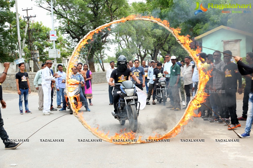 Blindfold Motor Cycle Ride by Magician Jadugar Anand at Sanjeevaiah Park