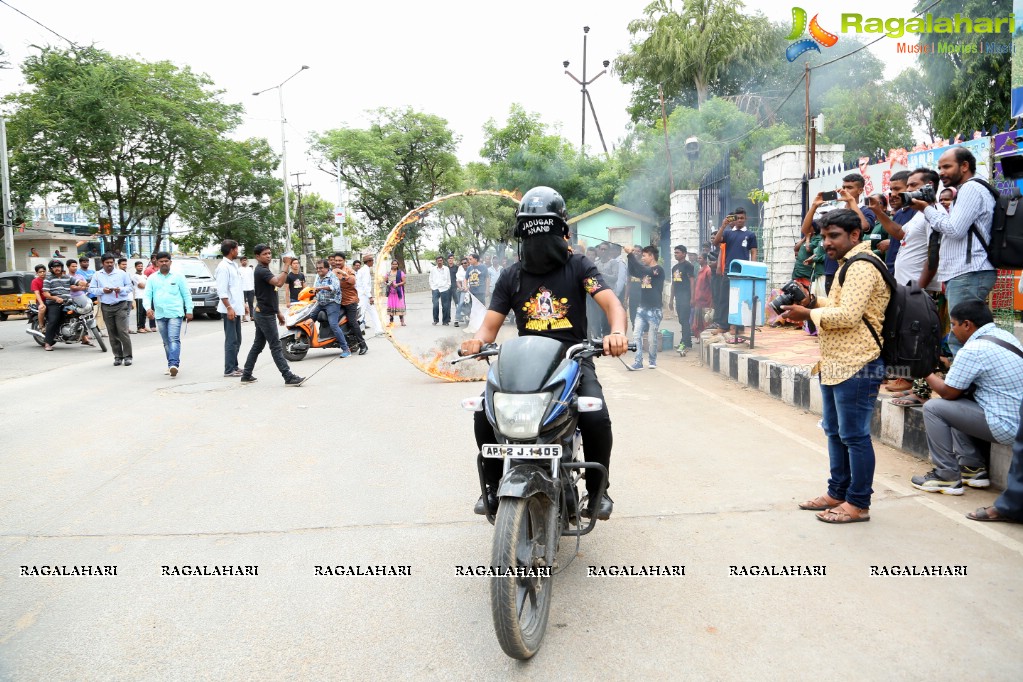 Blindfold Motor Cycle Ride by Magician Jadugar Anand at Sanjeevaiah Park