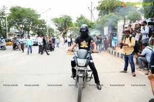 Jadugar Anand Blindfold Motor Cycle