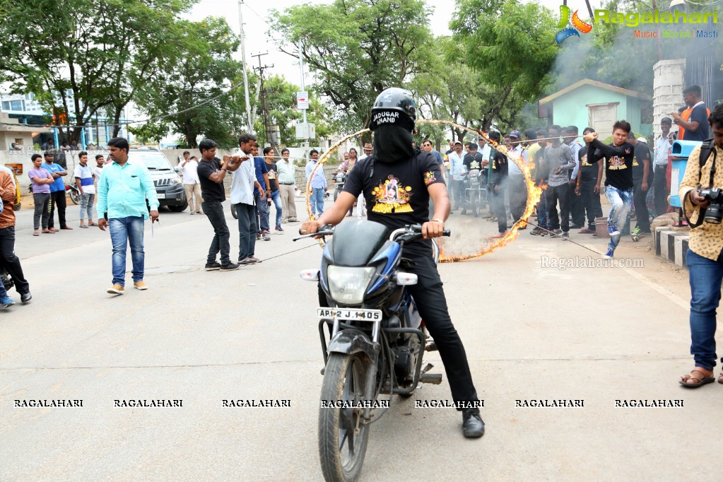 Blindfold Motor Cycle Ride by Magician Jadugar Anand at Sanjeevaiah Park