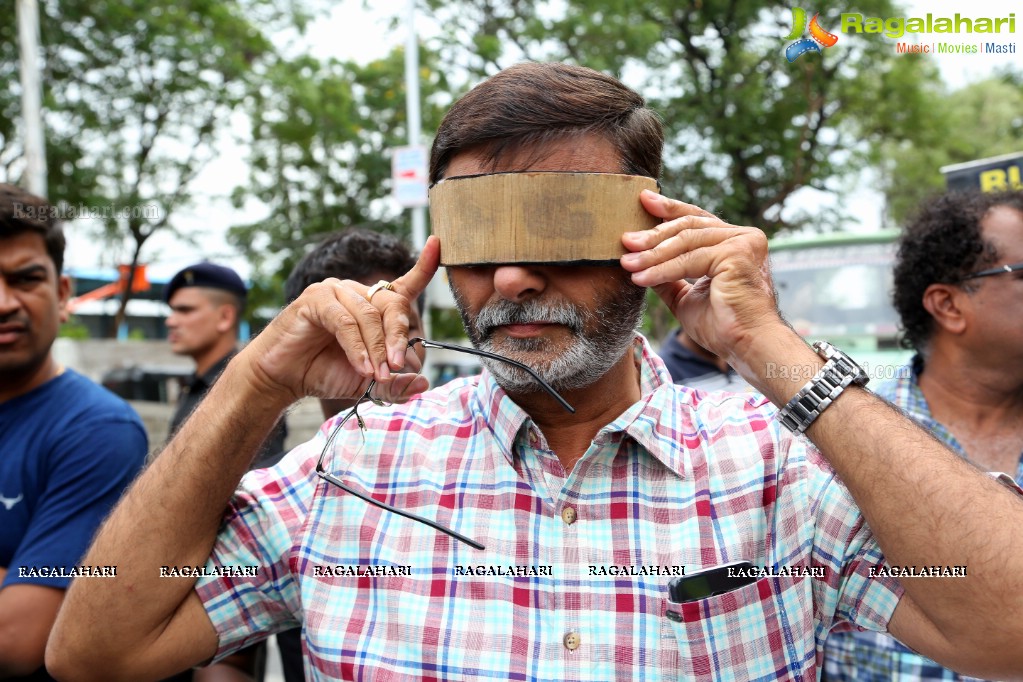 Blindfold Motor Cycle Ride by Magician Jadugar Anand at Sanjeevaiah Park