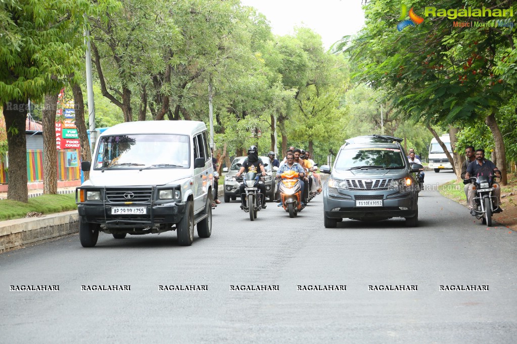 Blindfold Motor Cycle Ride by Magician Jadugar Anand at Sanjeevaiah Park