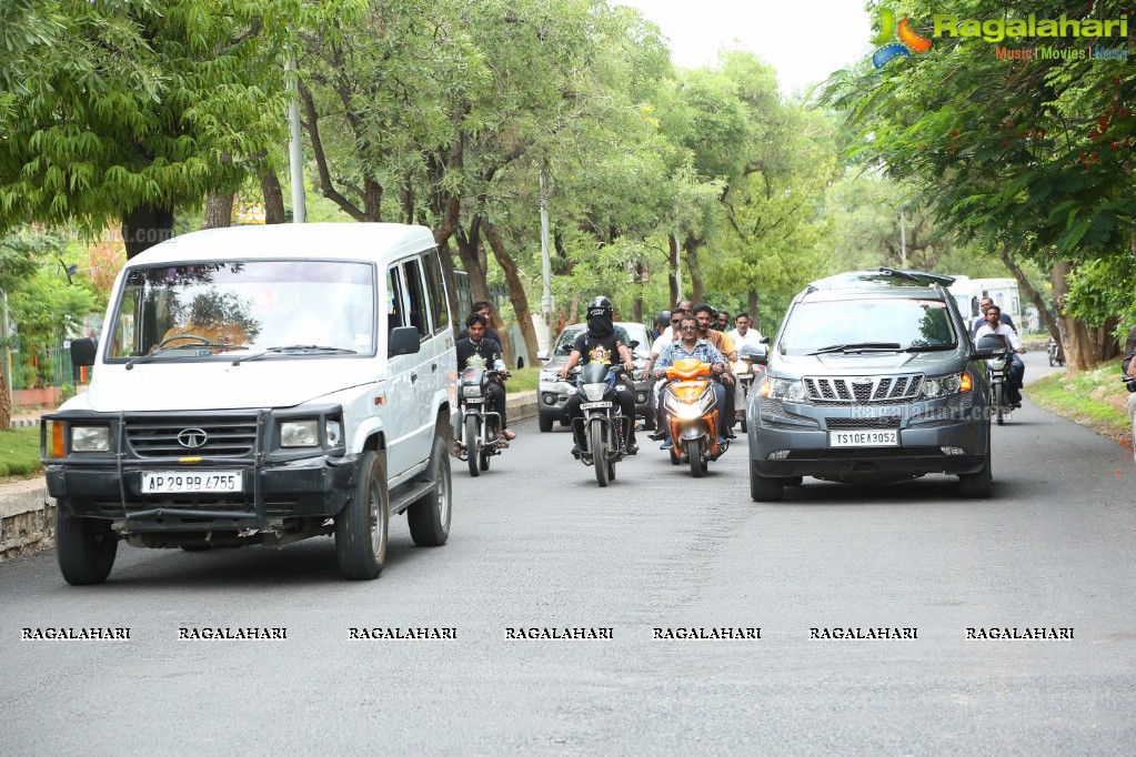 Blindfold Motor Cycle Ride by Magician Jadugar Anand at Sanjeevaiah Park