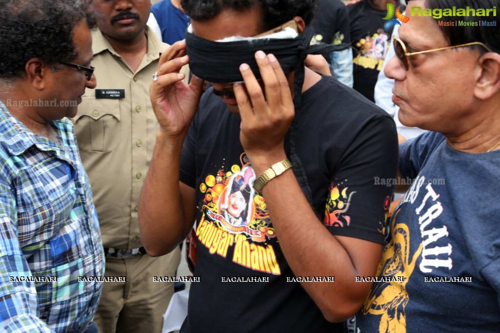 Blindfold Motor Cycle Ride by Magician Jadugar Anand at Sanjeevaiah Park