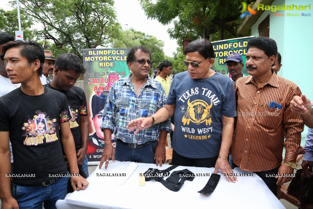 Blindfold Motor Cycle Ride by Magician Jadugar Anand at Sanjeevaiah Park