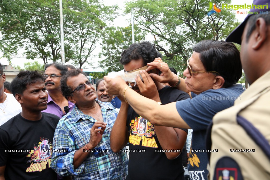 Blindfold Motor Cycle Ride by Magician Jadugar Anand at Sanjeevaiah Park