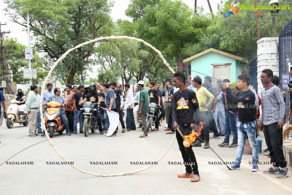 Blindfold Motor Cycle Ride by Magician Jadugar Anand at Sanjeevaiah Park