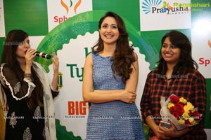 Pragya Jaiswal Big Bazaar Donation Drive