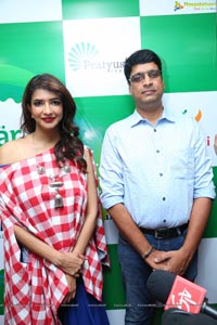 Lakshmi Manchu Big Bazaar Donation Drive